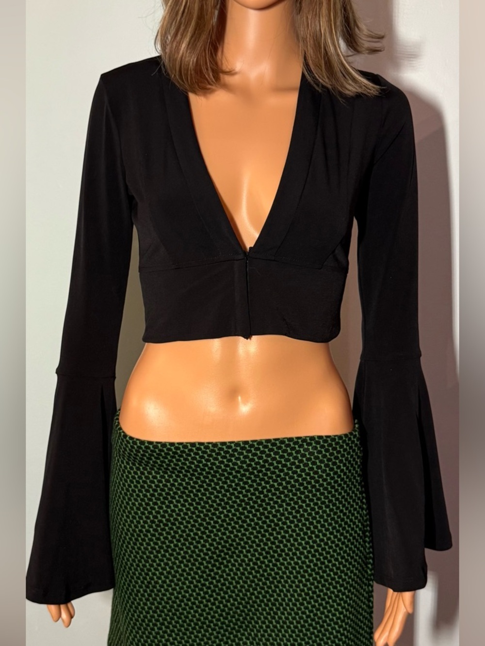 Forever 21, bell, spilt sleeve. Crop top. Sz. S